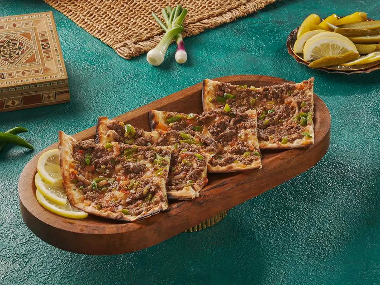 لحم مجرمشة عالعجين