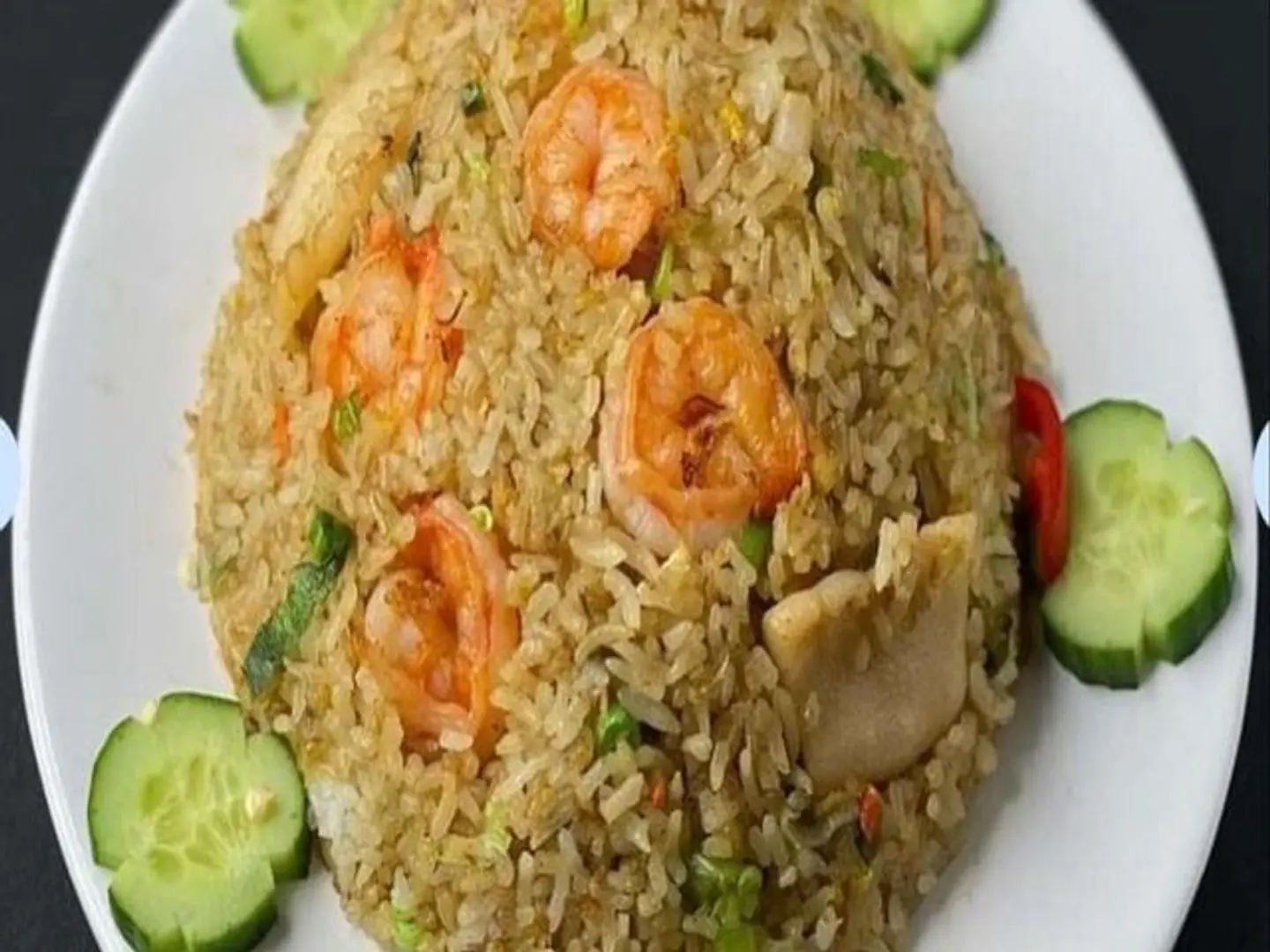 رز مقلي بالجمبري والحبار