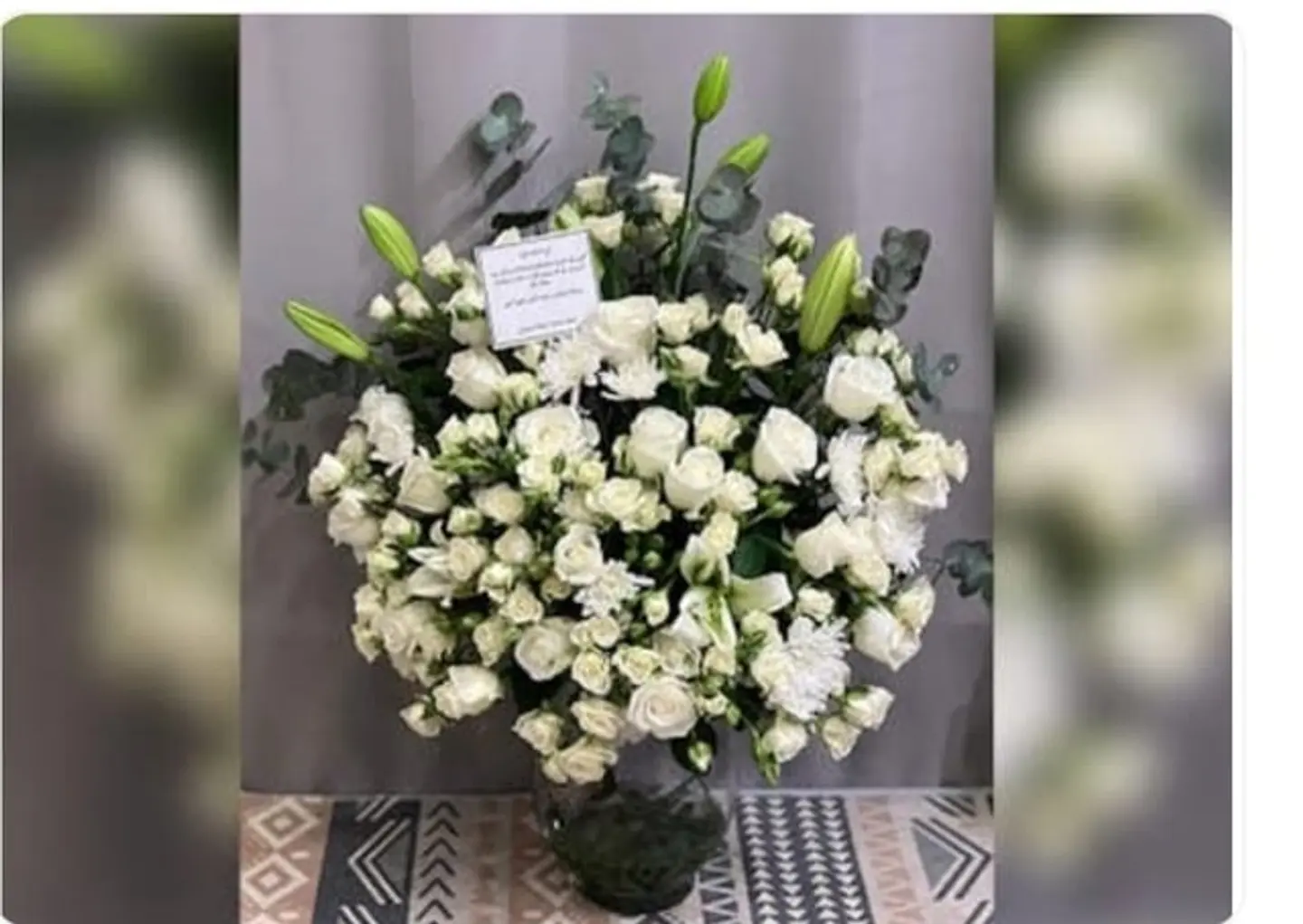 فازة الحديقة البيضاء