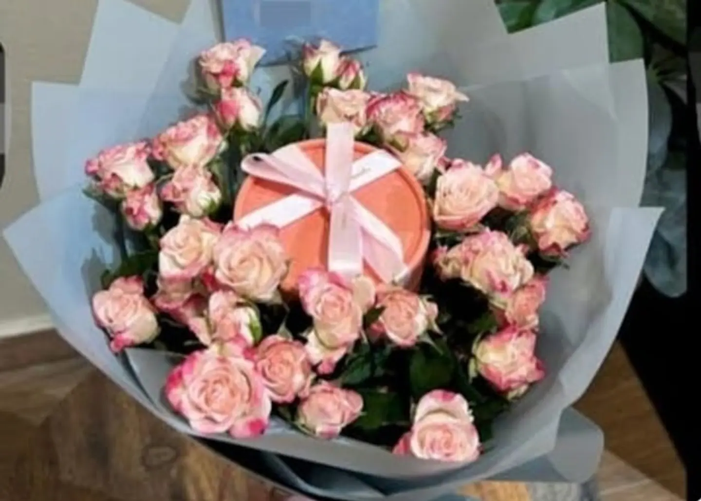 ورد مع شوكليت انوش