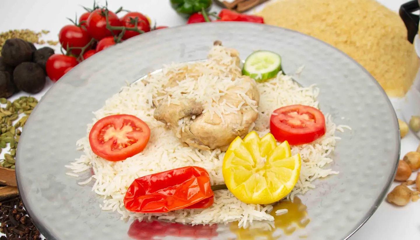نص حبة دجاج كاتم ابيض