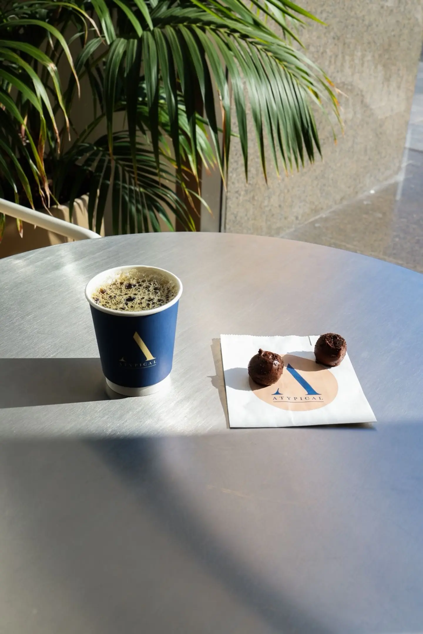 V60 Iced / Hot + 2 Pieces Of Chocolate Truffle