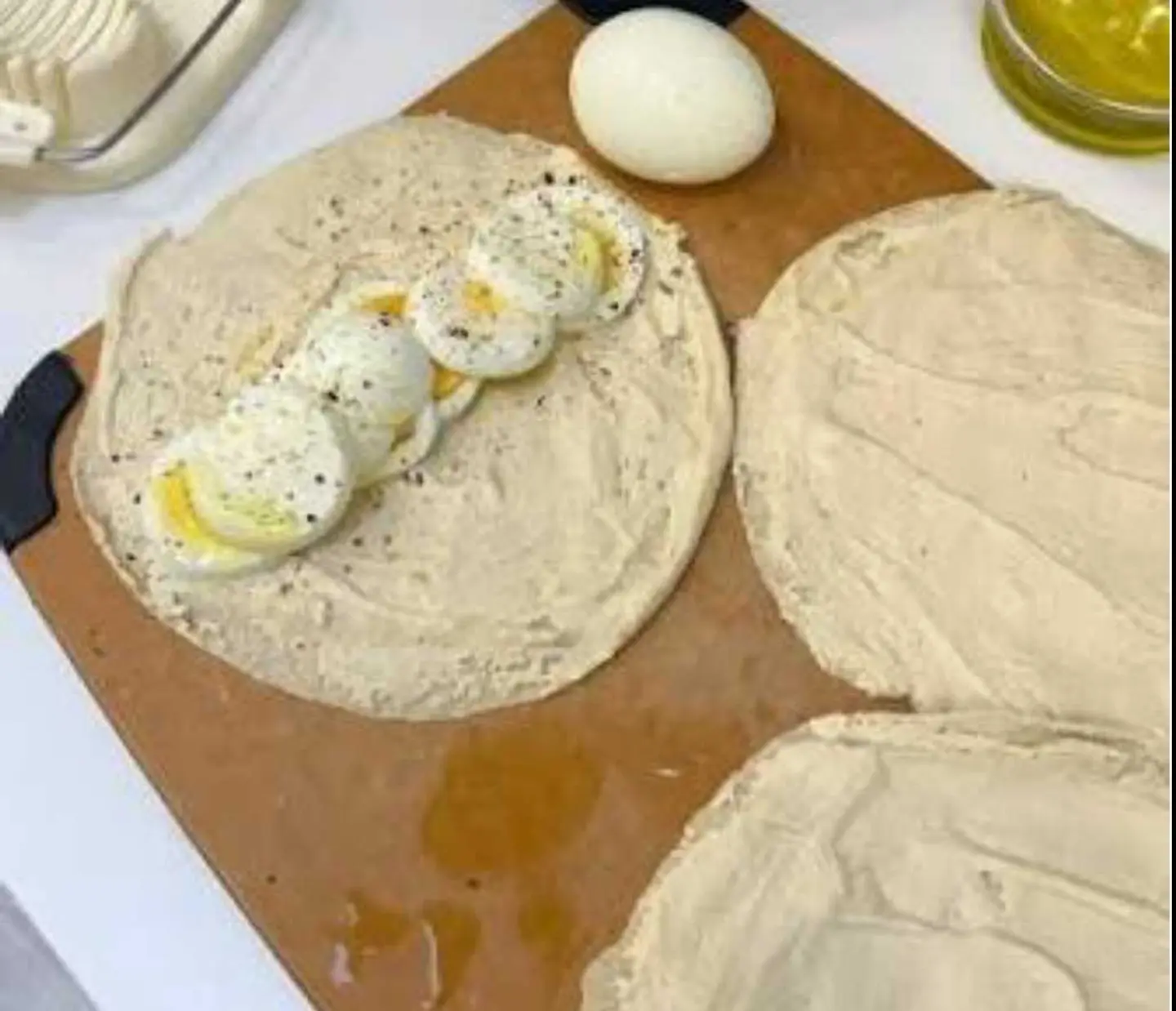 Eggs With Hummus