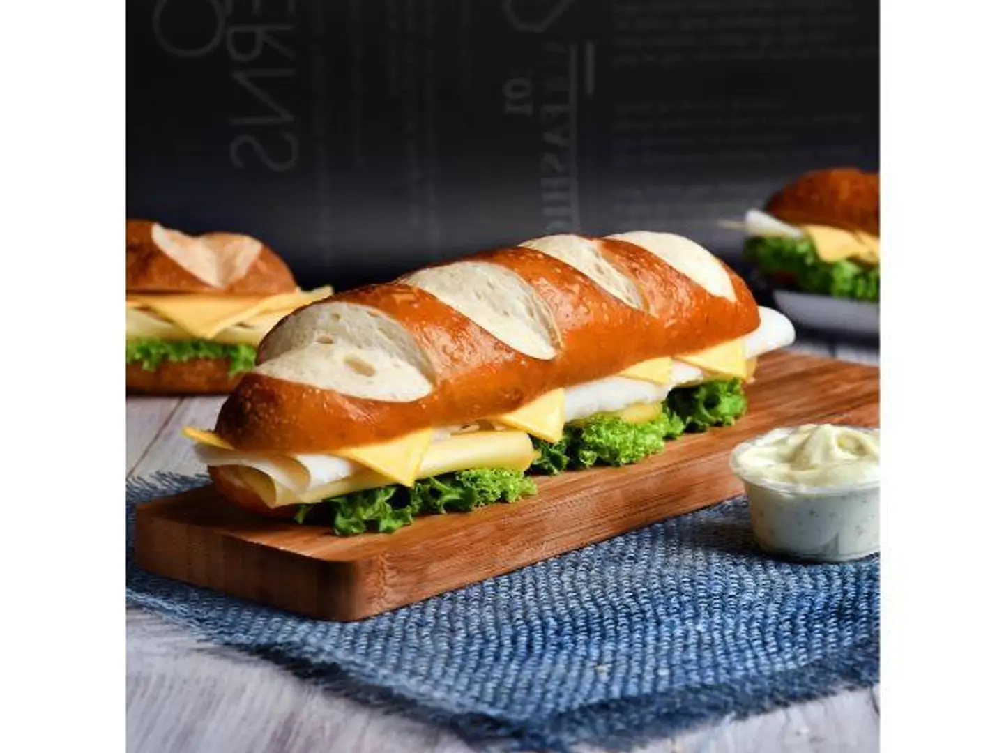 ساندوتش بريتزل بالجبن المشكل