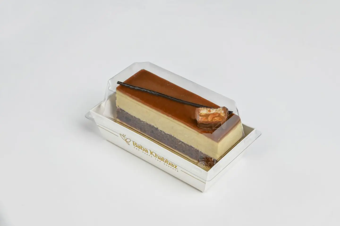 قطعة كيك اسنيكرز