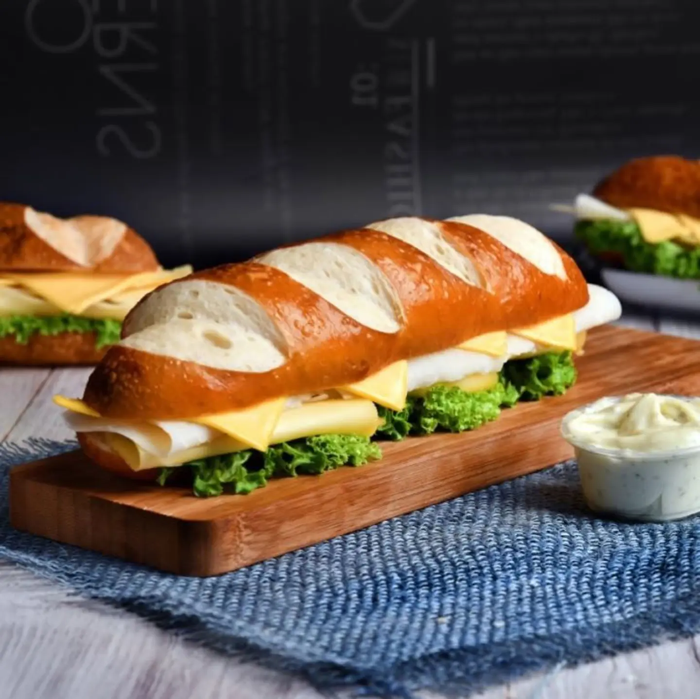 ساندوتش بريتزل جبن