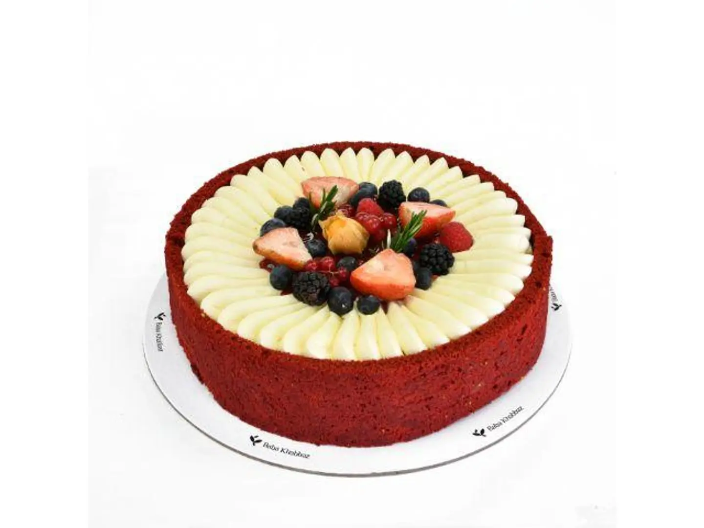 كعكة الفواكه المخملية الحمراء