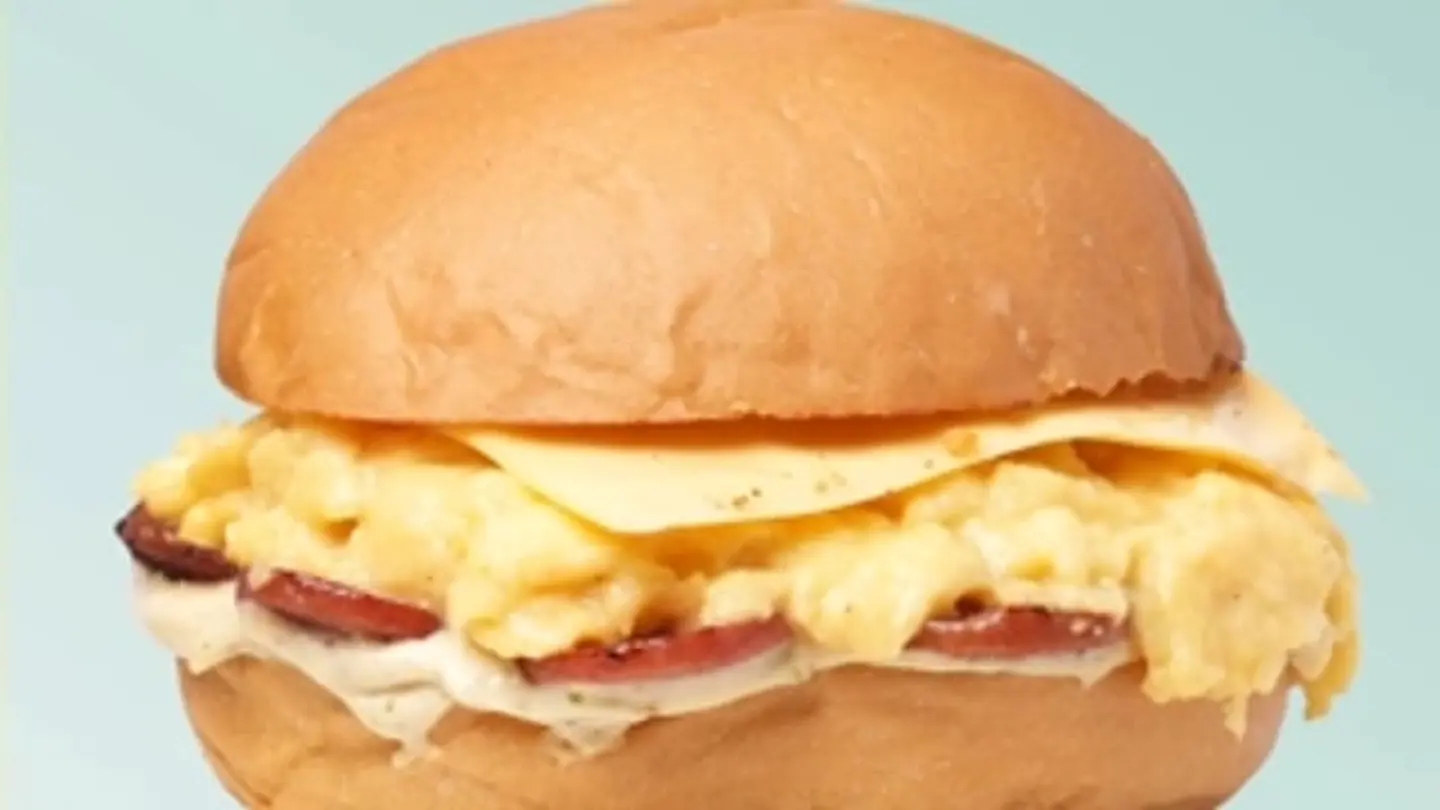 هوت دوغ بالبيض