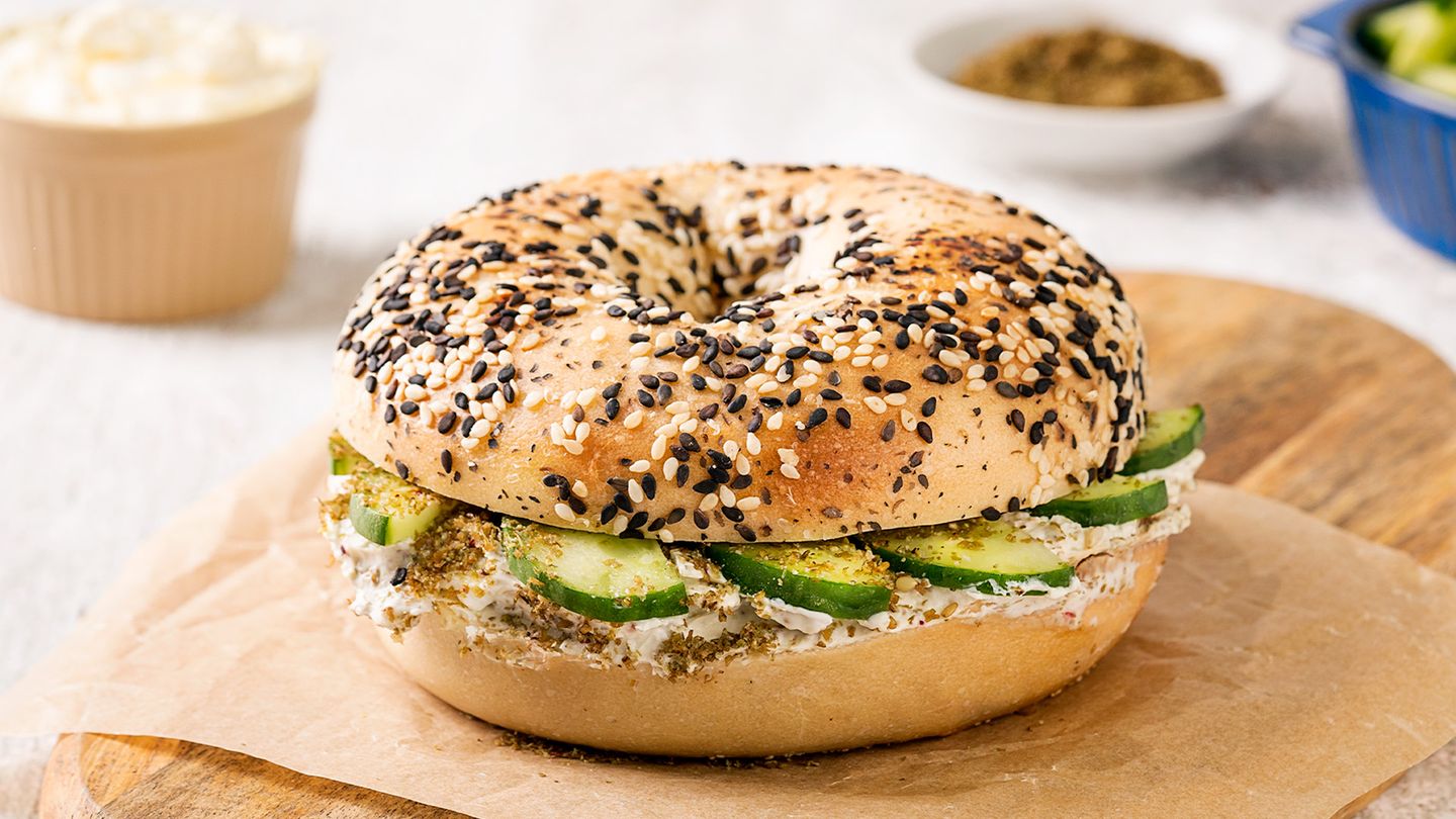 بيغل باللبنة والزعتر