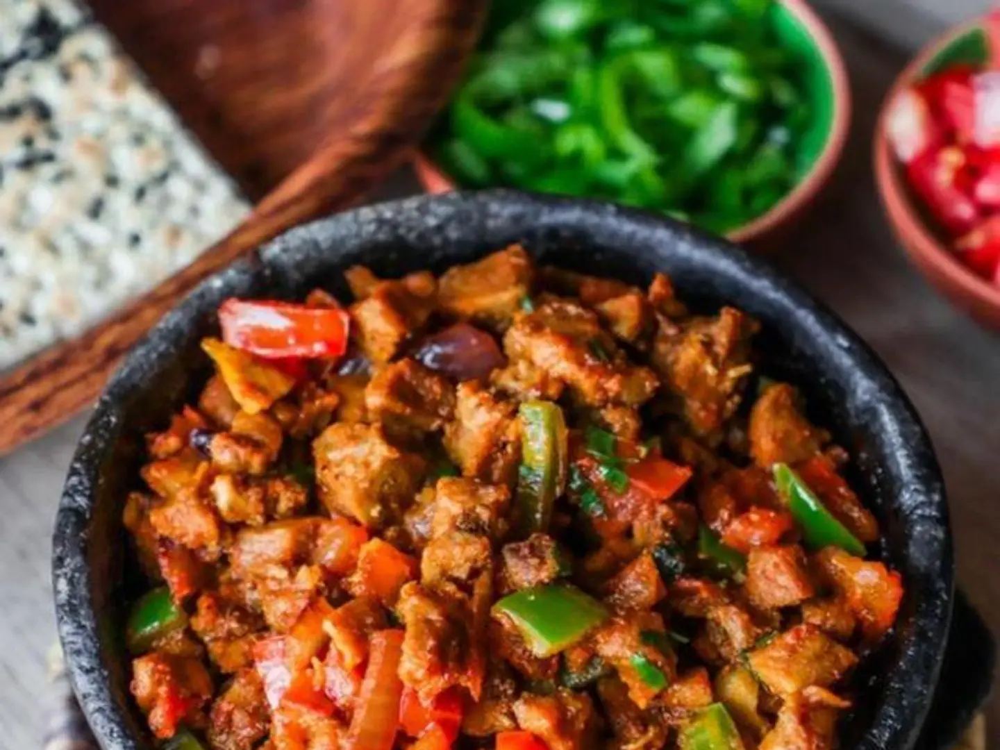 مقلقل لحم حجر