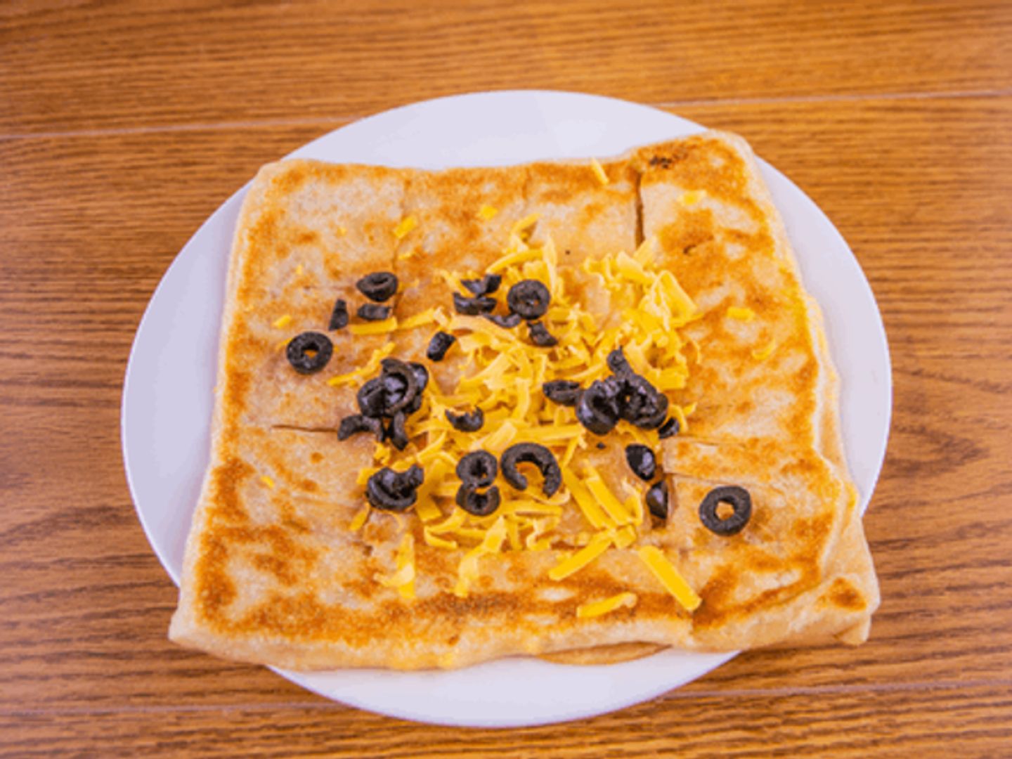 Cheddar With Olives Mutabbaq