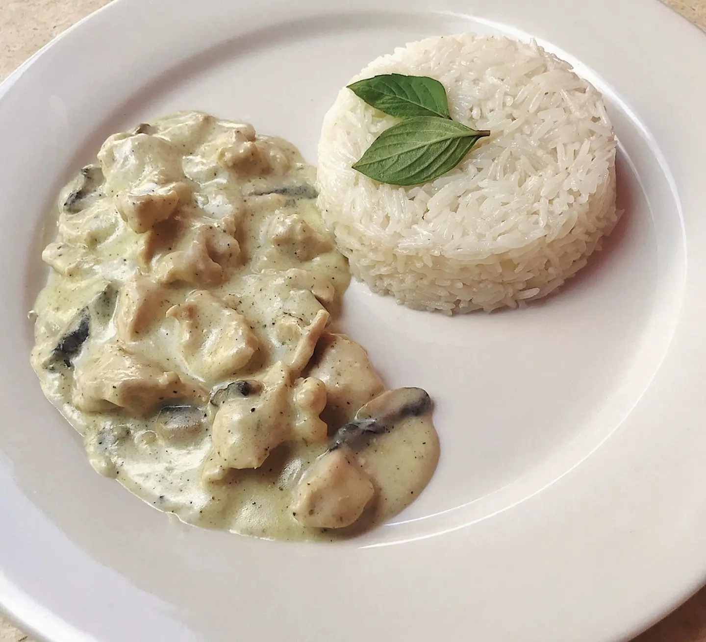 دجاج بالكريمة والفطر مع أرز