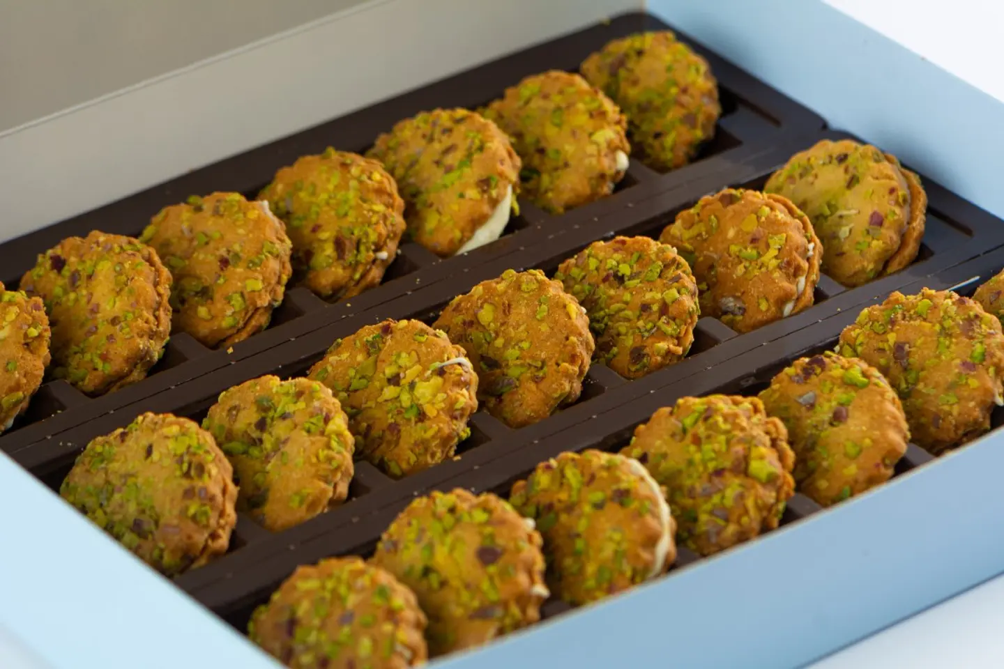 Sable Petit Four Vanilla With Cream And Pistachios