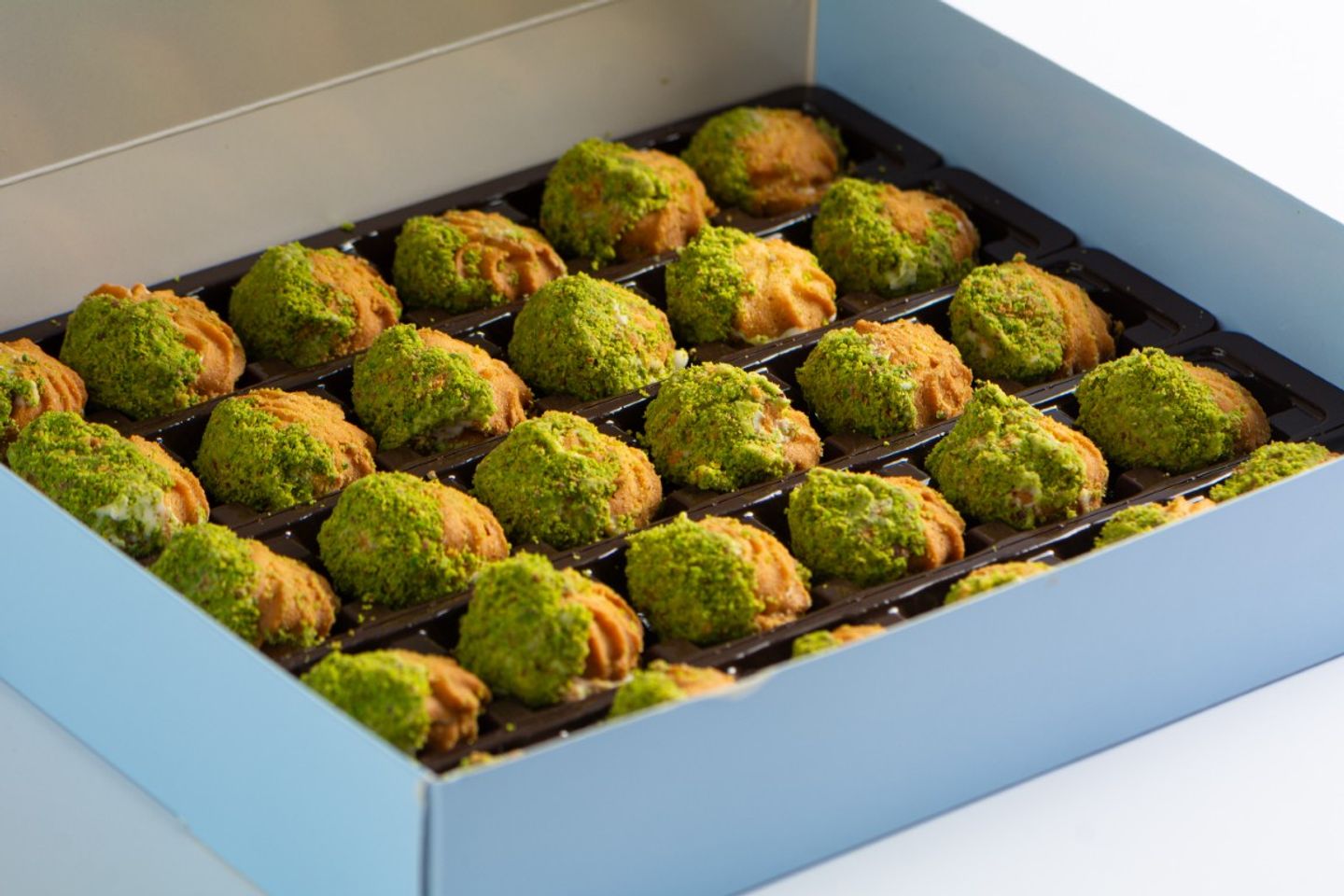 Petit Four Seashell With Pistachios