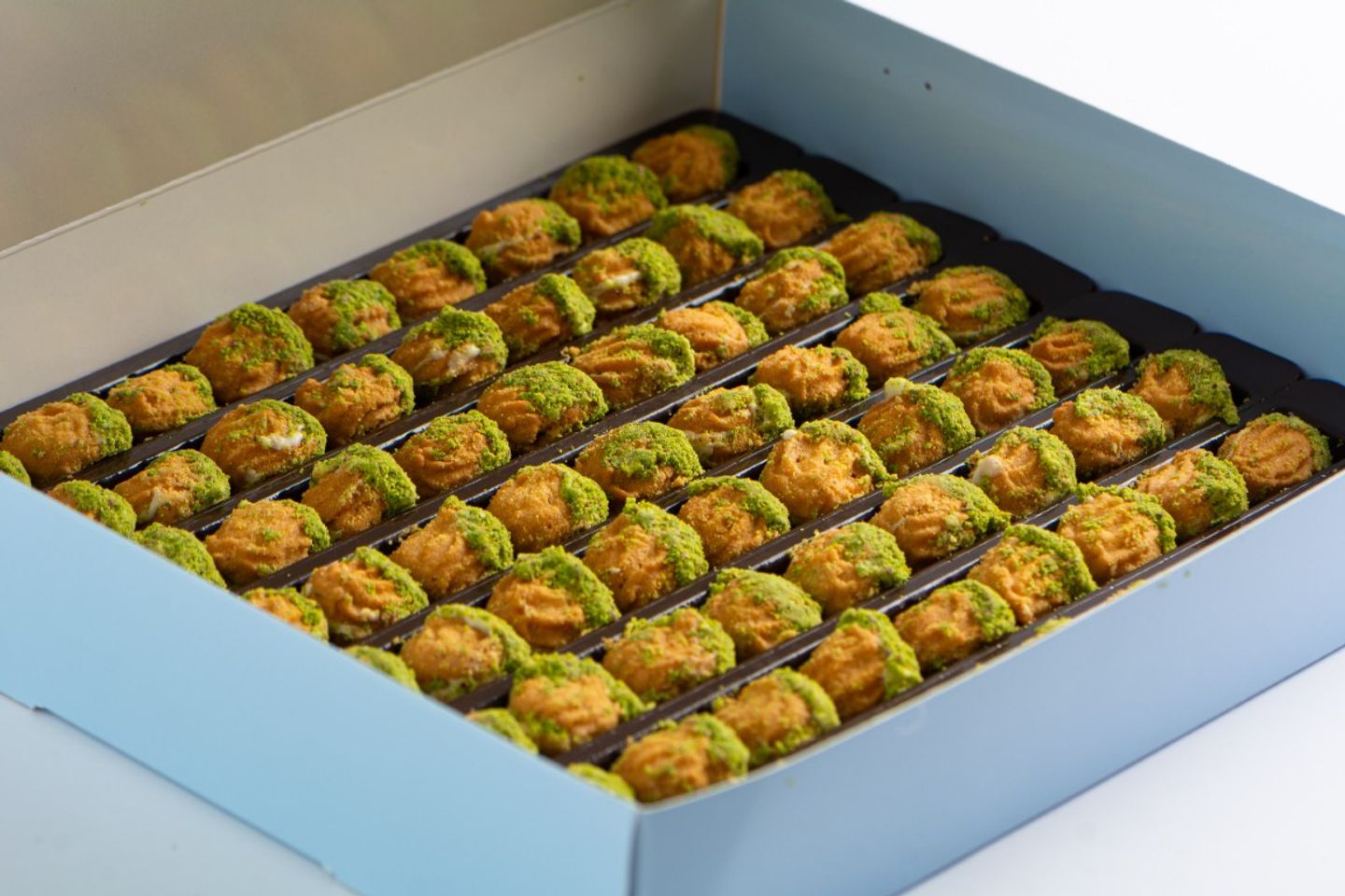 Mini Petit Four Vanilla With Pistachios