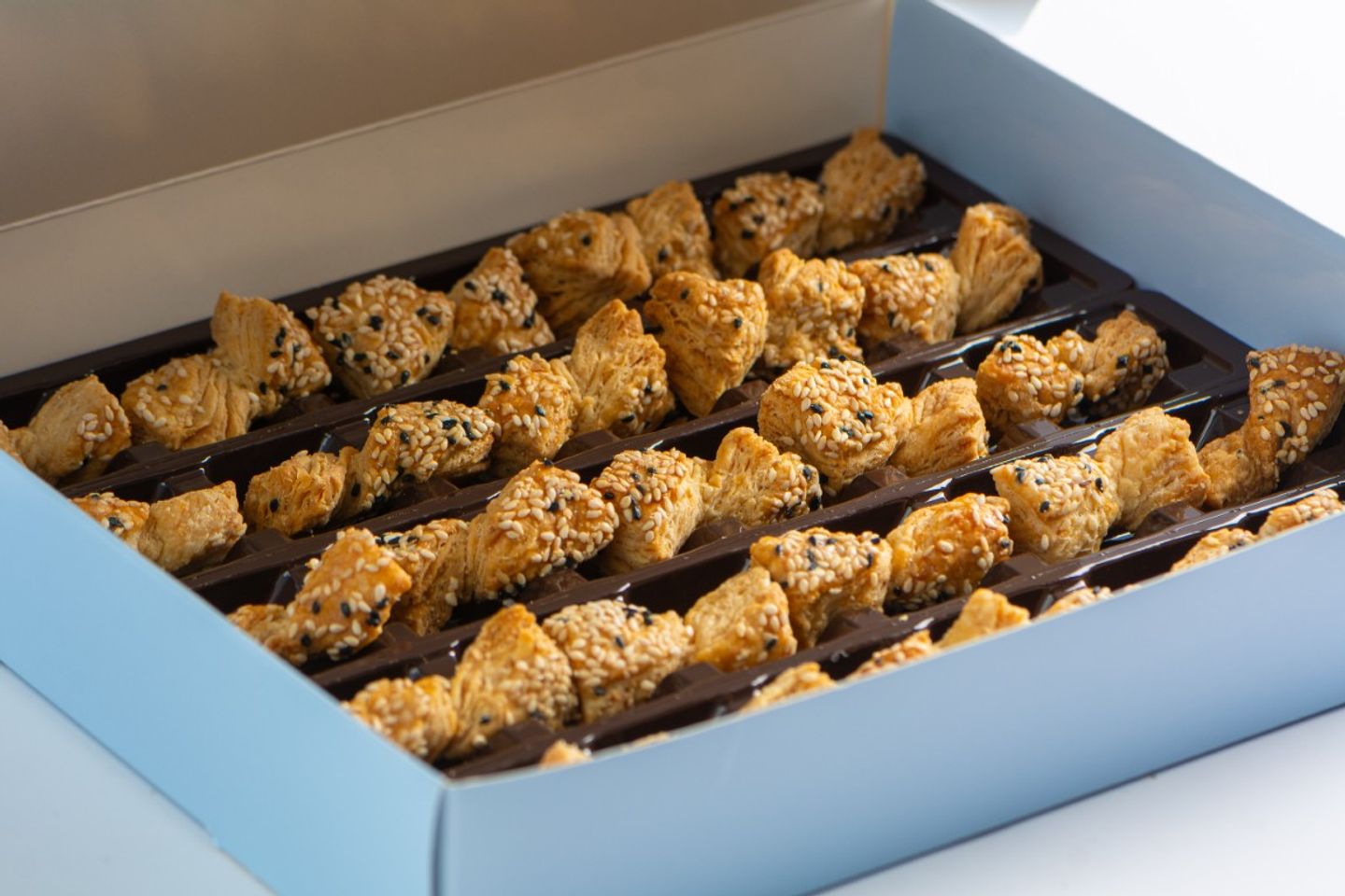 Petit Four Salted Crisp With Sesame And Black Seeds