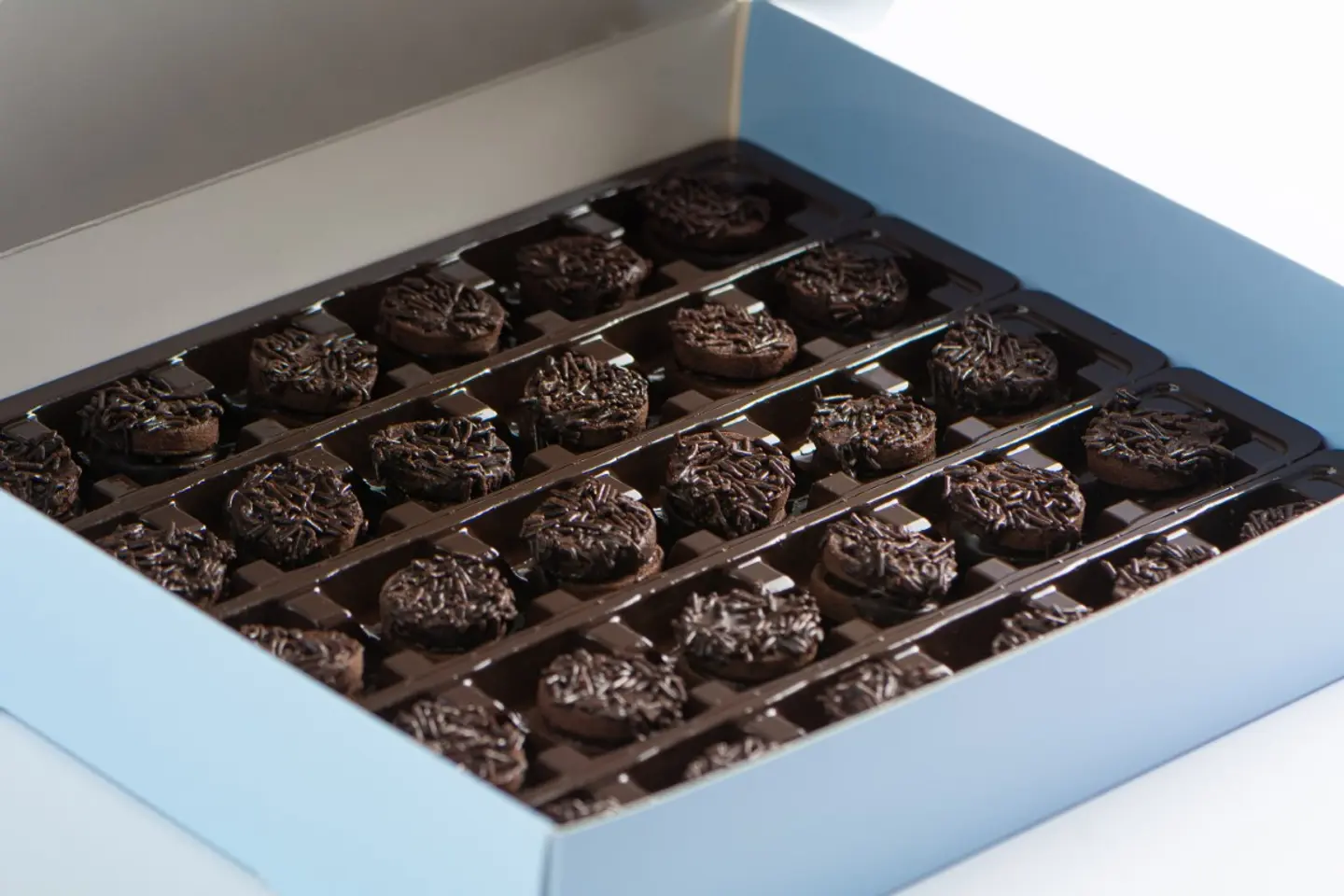 Mini Sable Petit Four Chocolate With Vermiceill