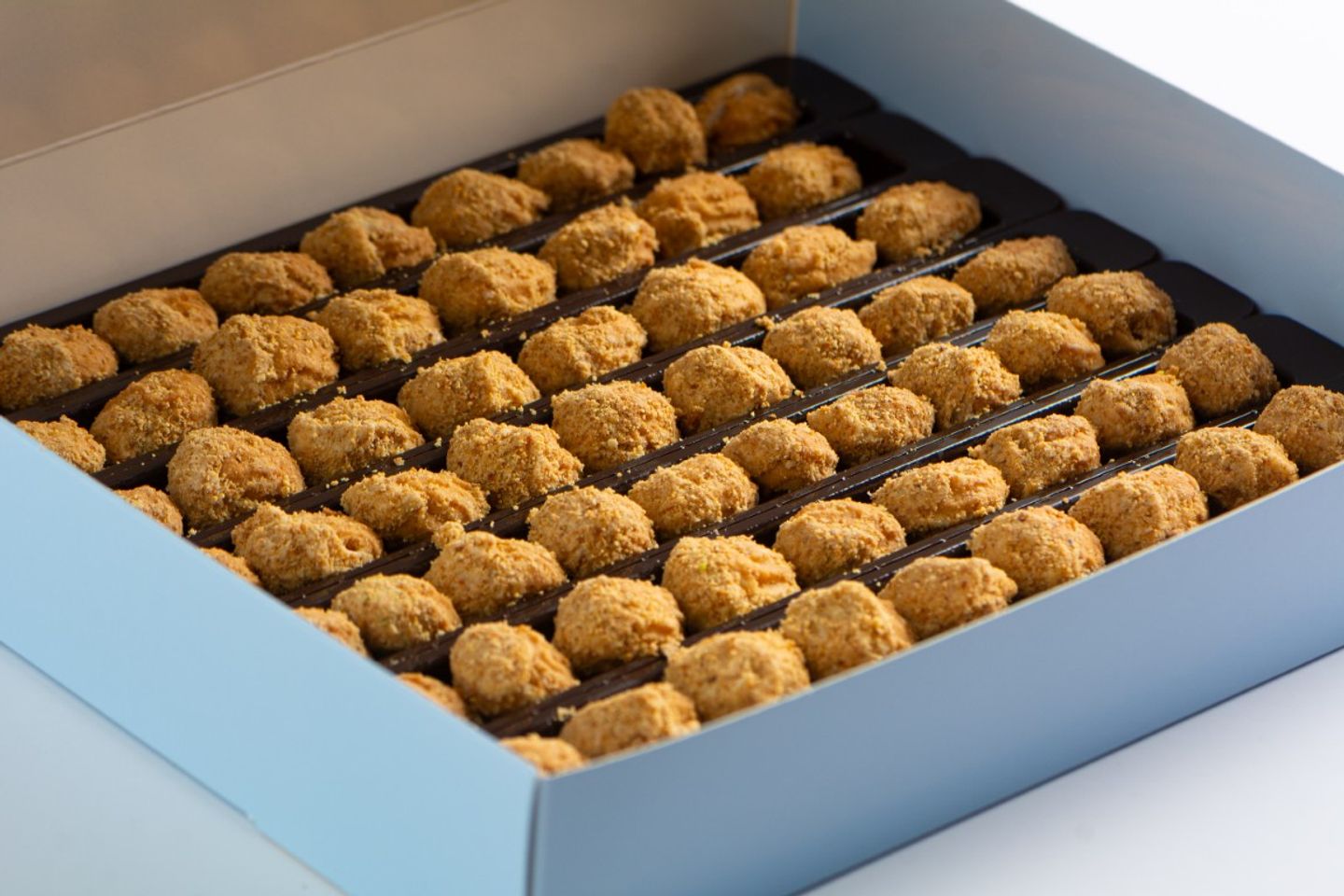 Mini Petit Four Vanilla With Cashews