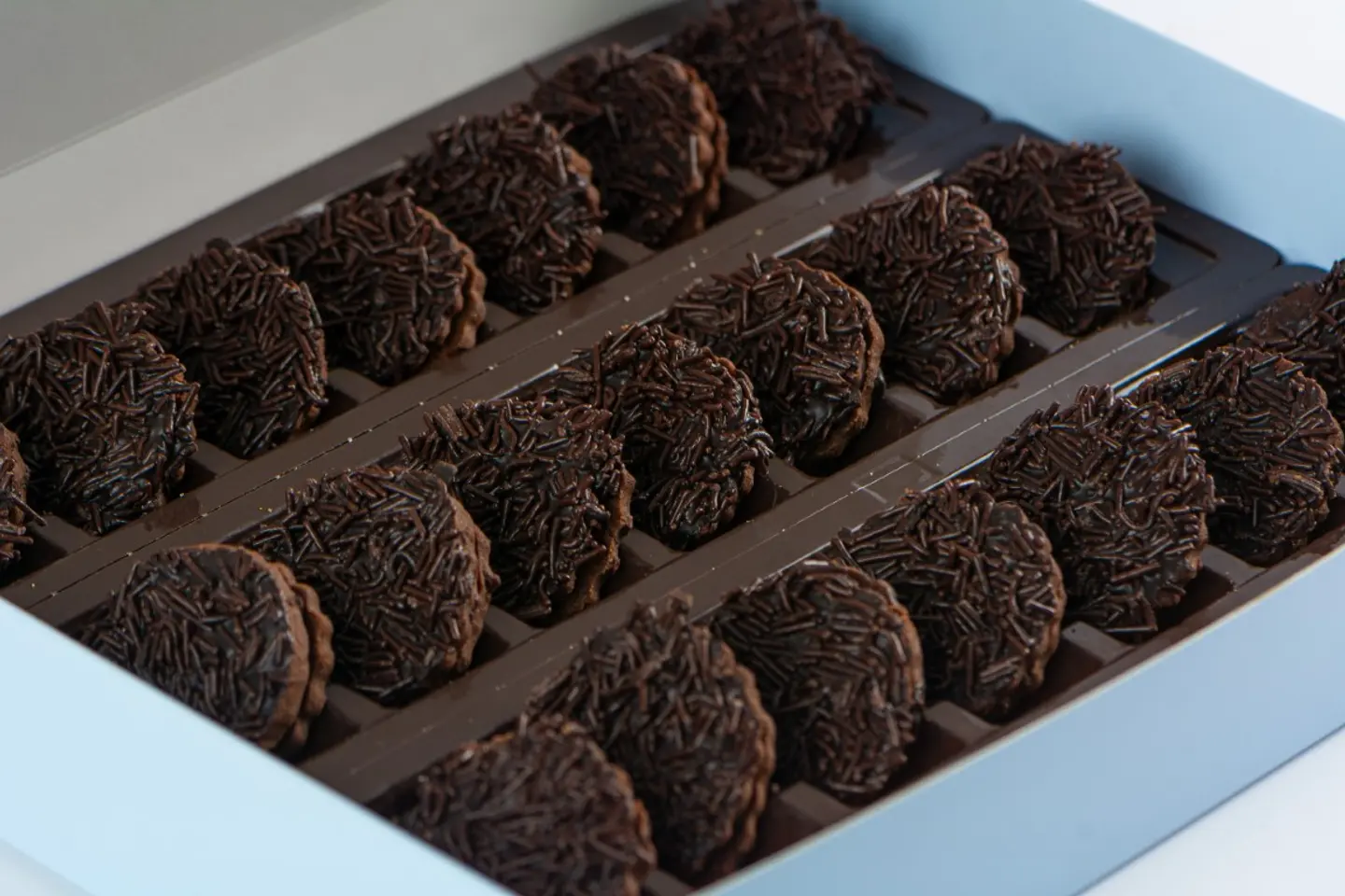 Sable Petit Four Chocolate With Vermiceill