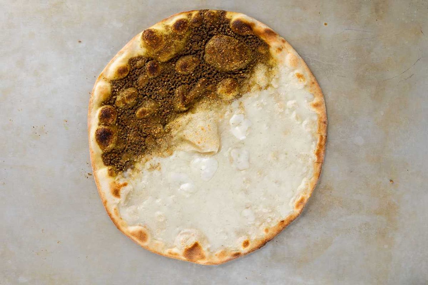 Zaatar & Cheese Manakeesh [ 1+1 ]