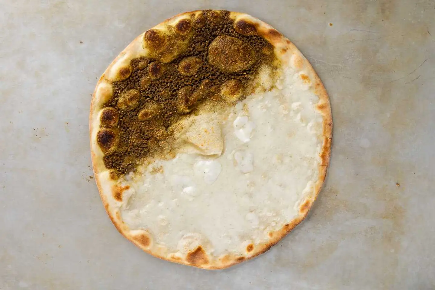 Zaatar & Cheese Manakeesh [ 1+1 ]