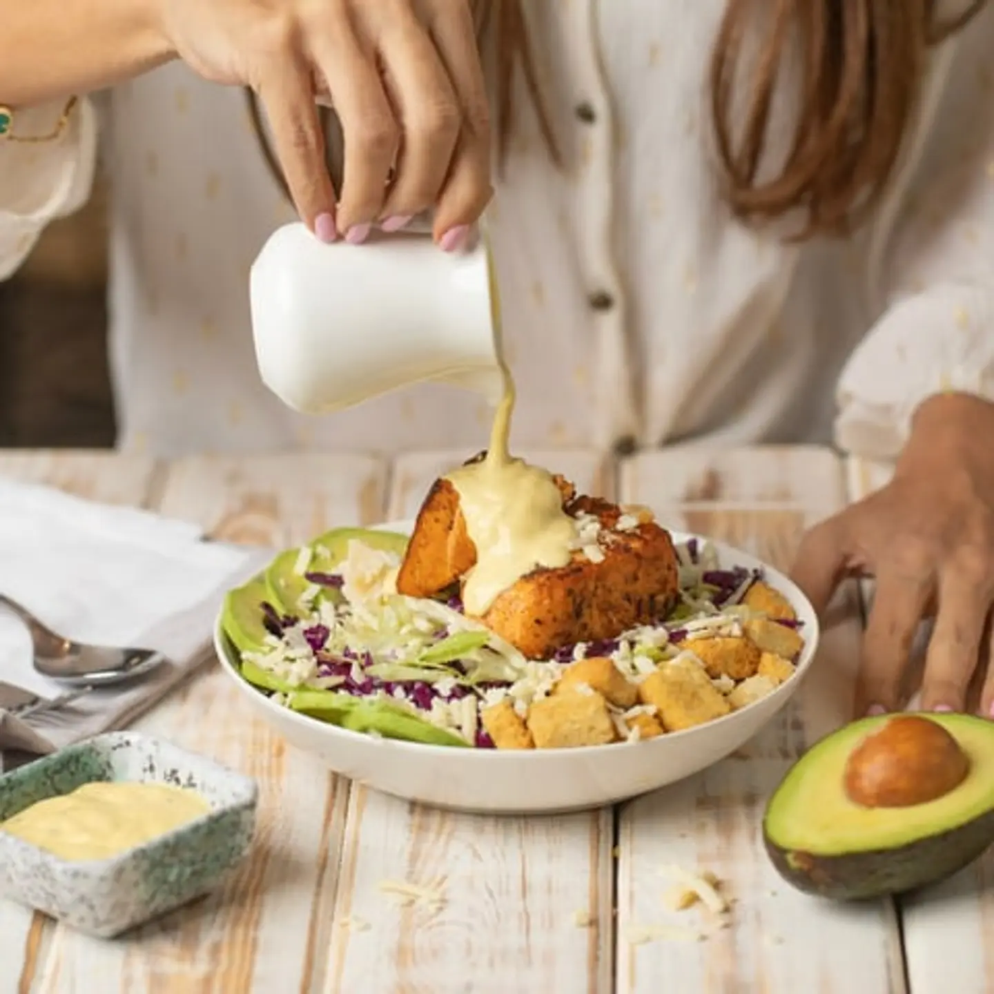 سلطه السيزر بالسالمون