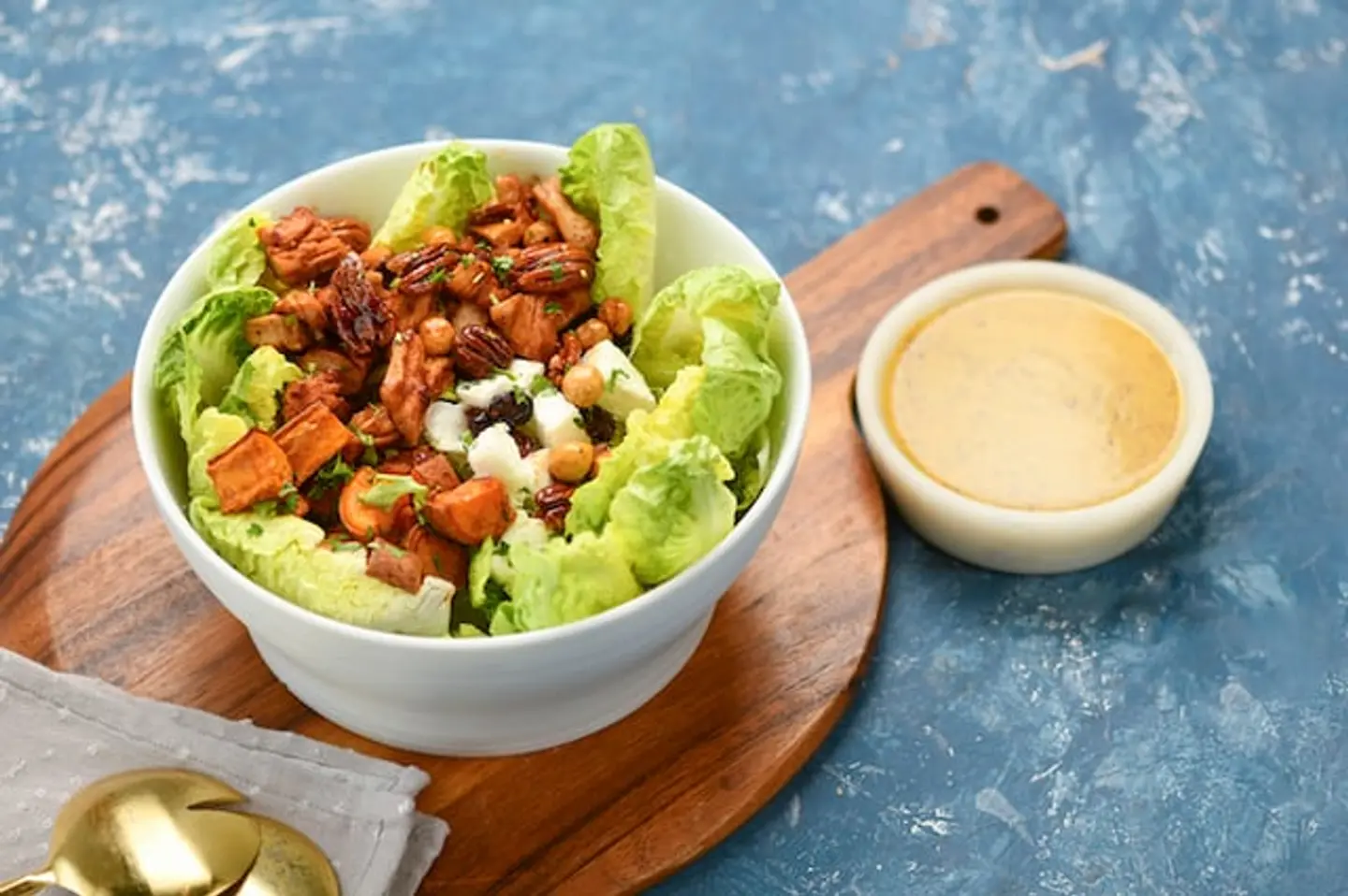 سلطة الفتا بالدجاج المكرمل