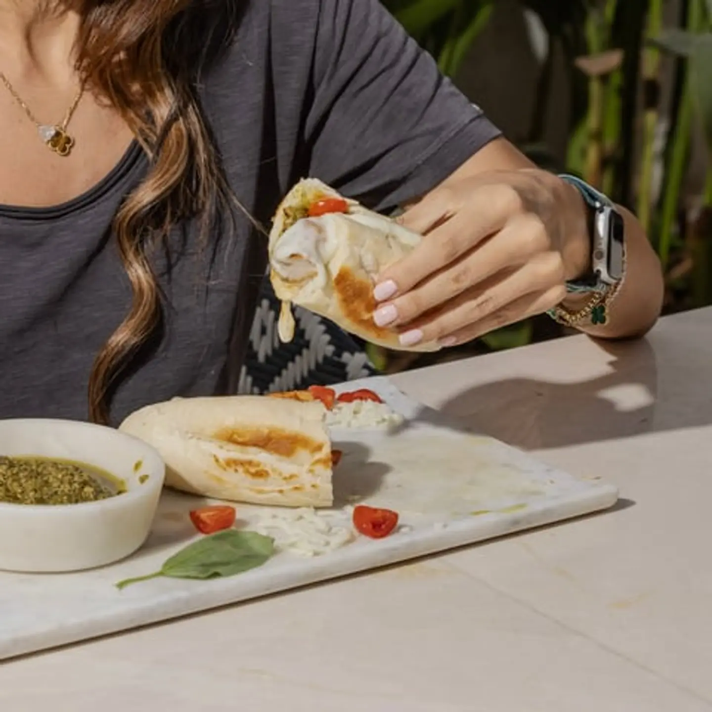 ساندويتش الدجاج بالبيستو