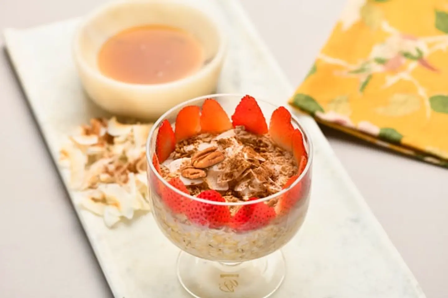 الشوفان بالفراولة وجوز الهند