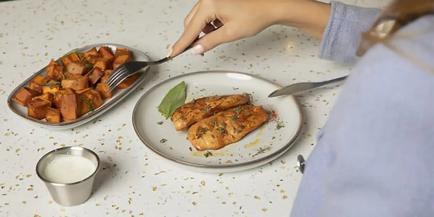 الدجاج مع الريحان و اكليل الجبل