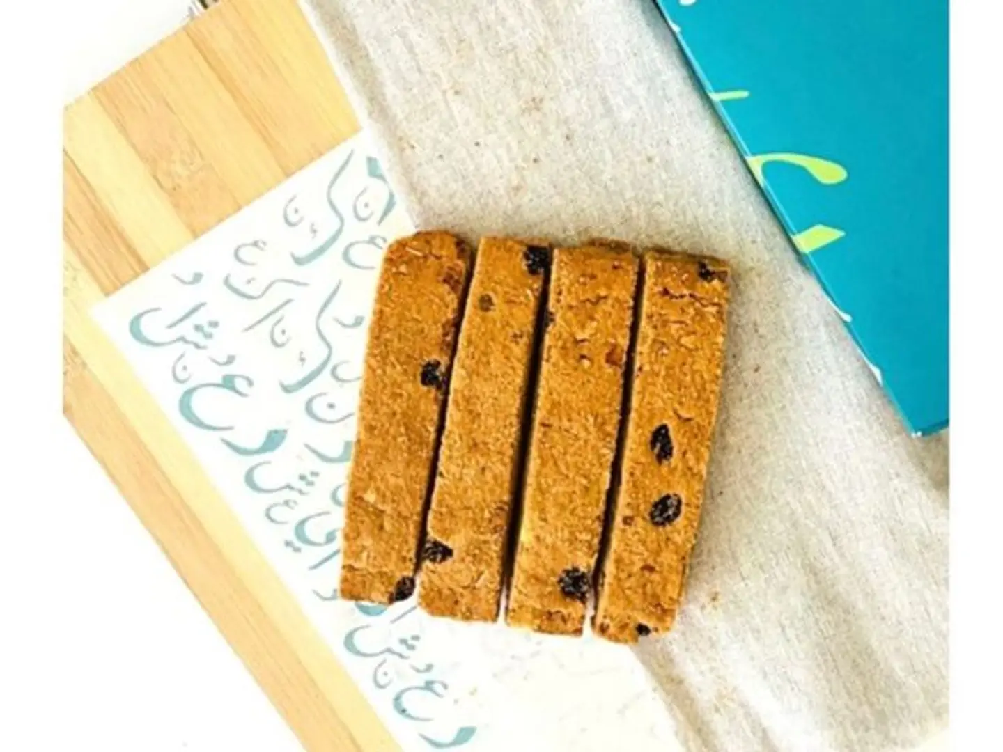 بسكويت اللوز و الزبيب