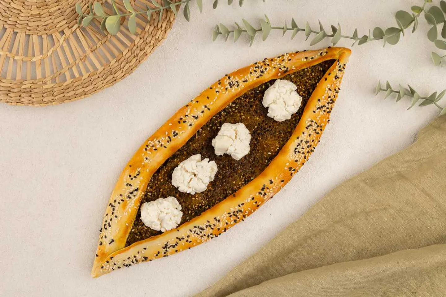 فطاير الزعتر والجبنة النابلسية