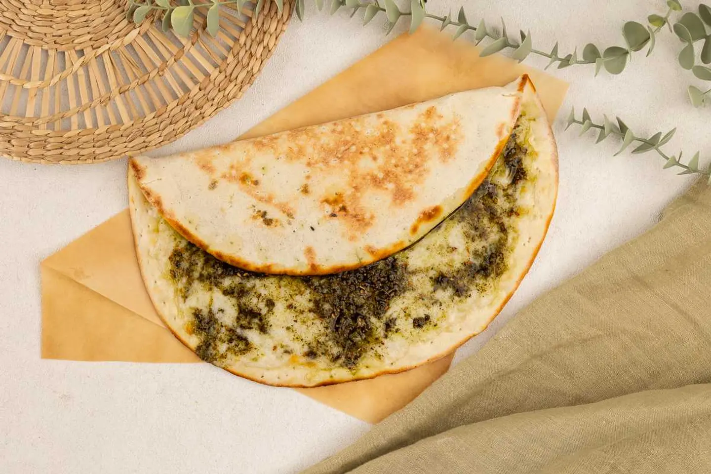 مناقيش الجبنة والزعتر
