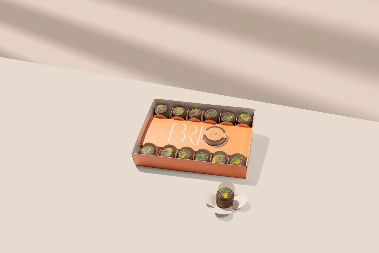 بوكس دبي تشوكلت كيك12 قطعة