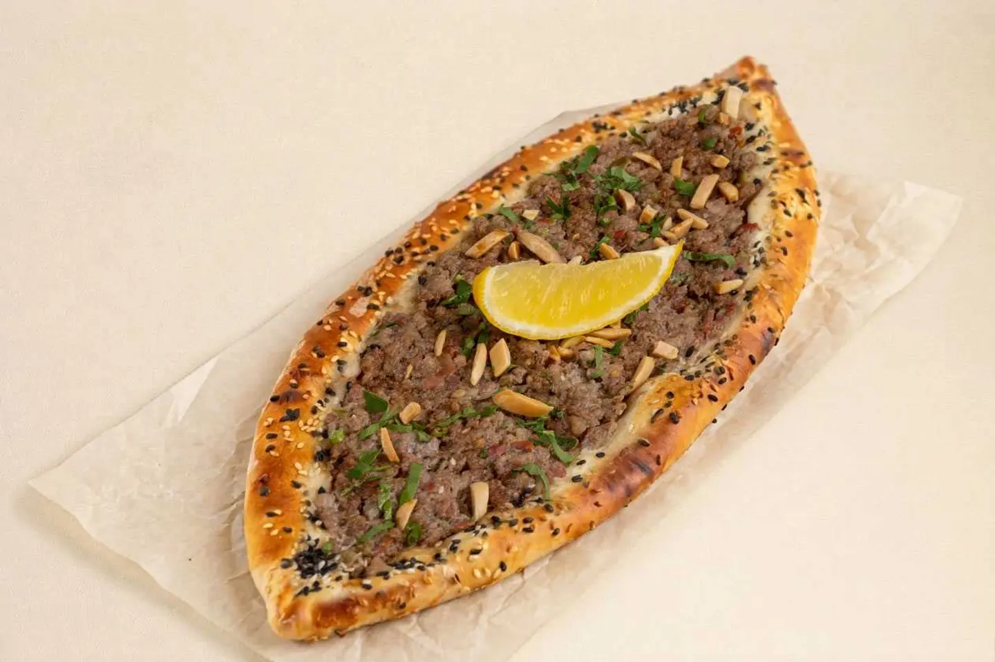 فطيرة لحم بعجين