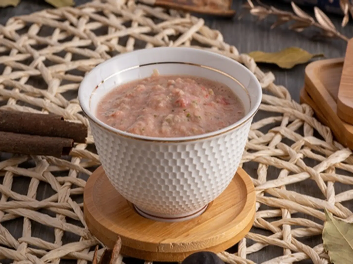 سلطة حمراء بالجبنة