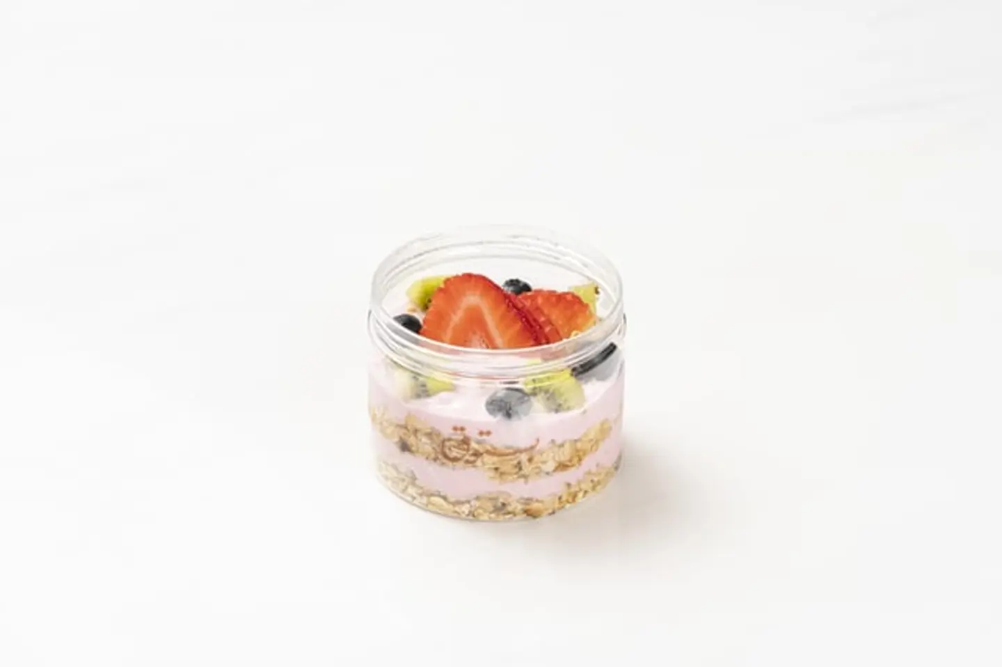 قرانولا الزبادي والفاكهة