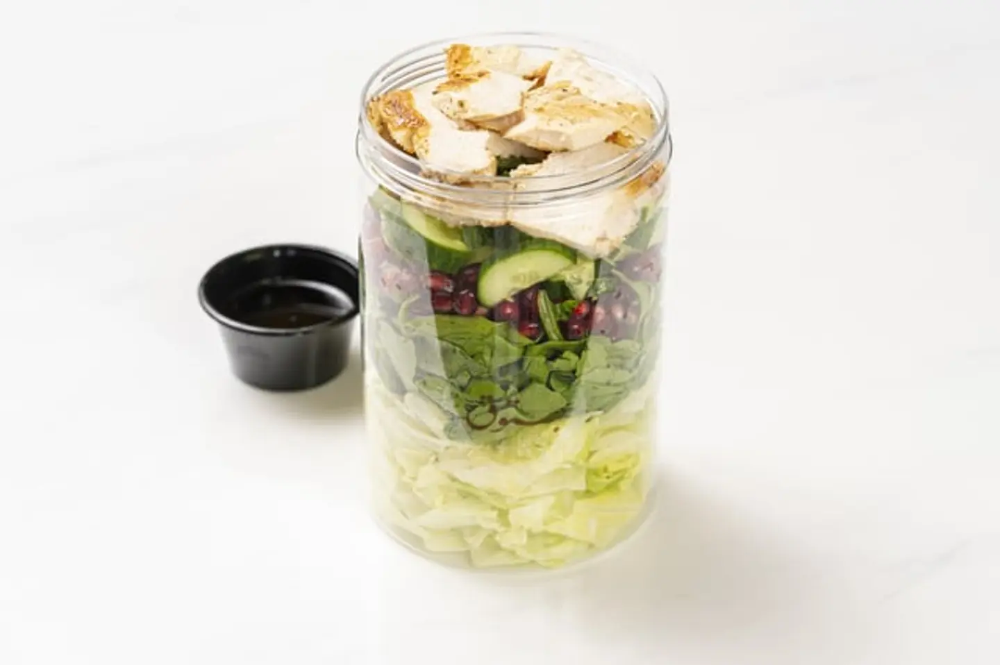 سلطة الجرجير مع الرمان و الدجاج