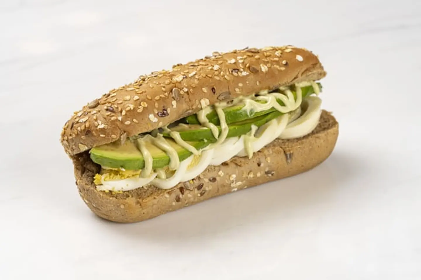 بيض مسلوق مع الأفوكادو