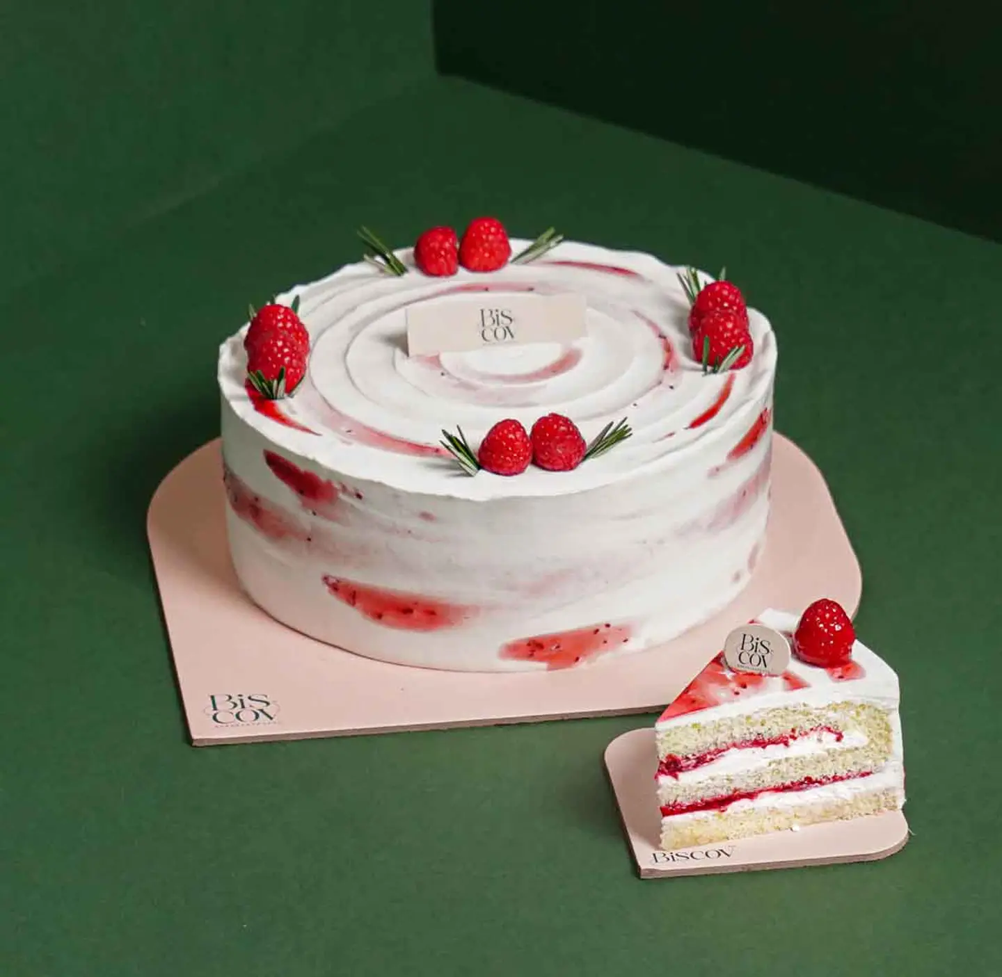 كيك روز بيري كبير