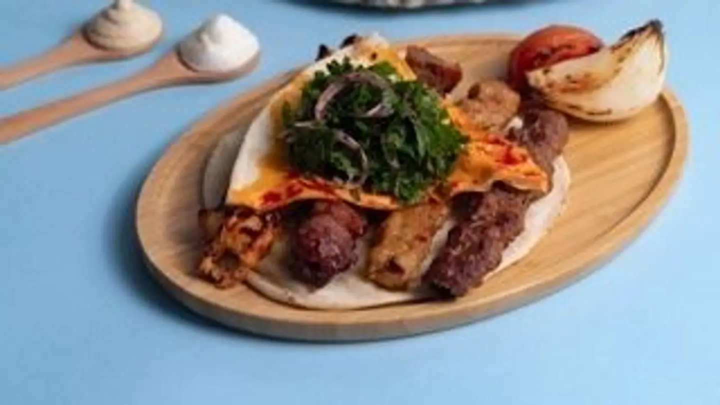 صحن مشاوي مشكلة مع الأرز