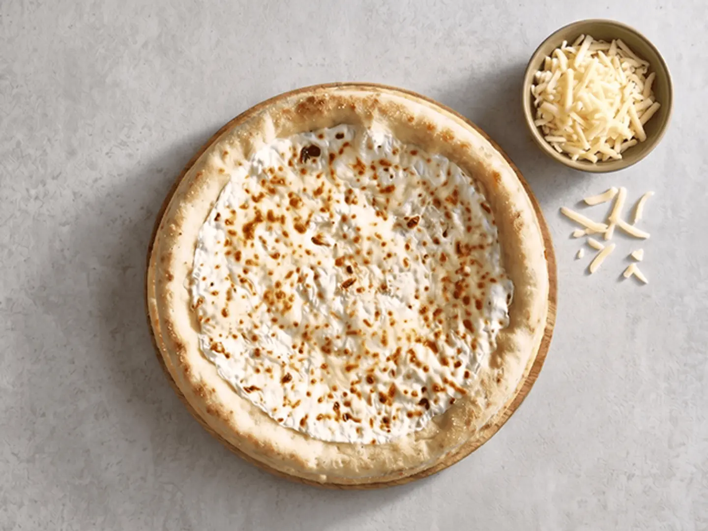 French Mozarella Molten Medium Pizza