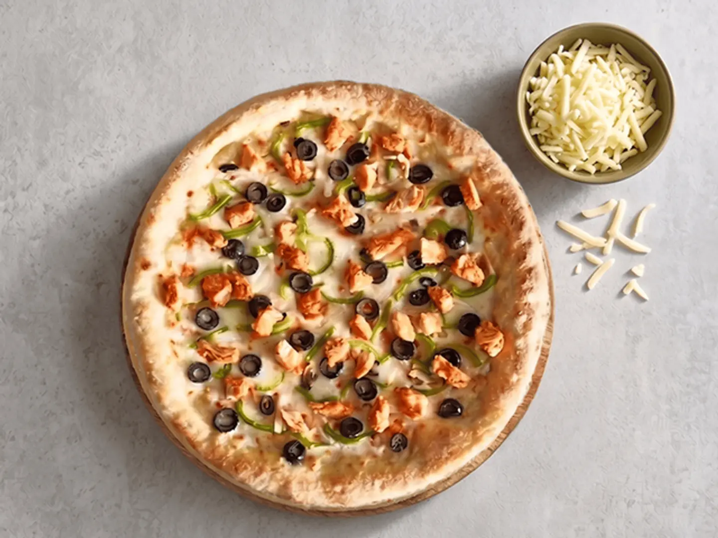 Grilled Chicken Supreme Medium Pizza