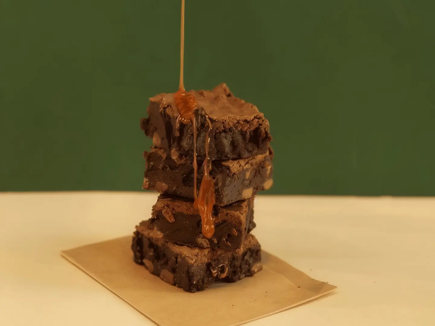 ٤ قطع براونيز مع صوص