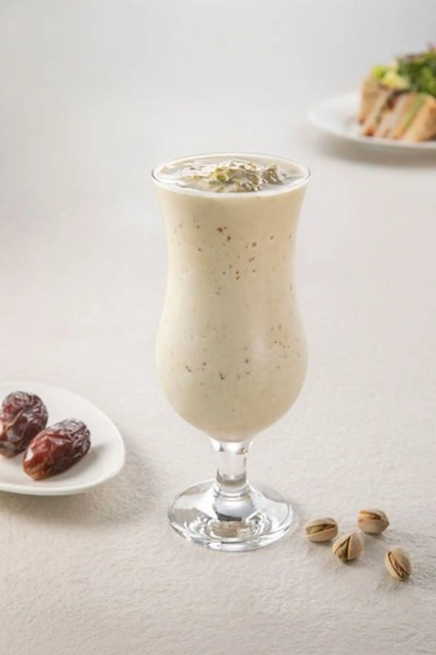 مخفوق الفستق والتمر