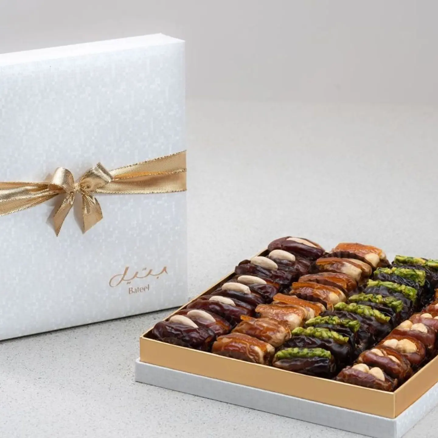 Alaska White Gift Box Medium