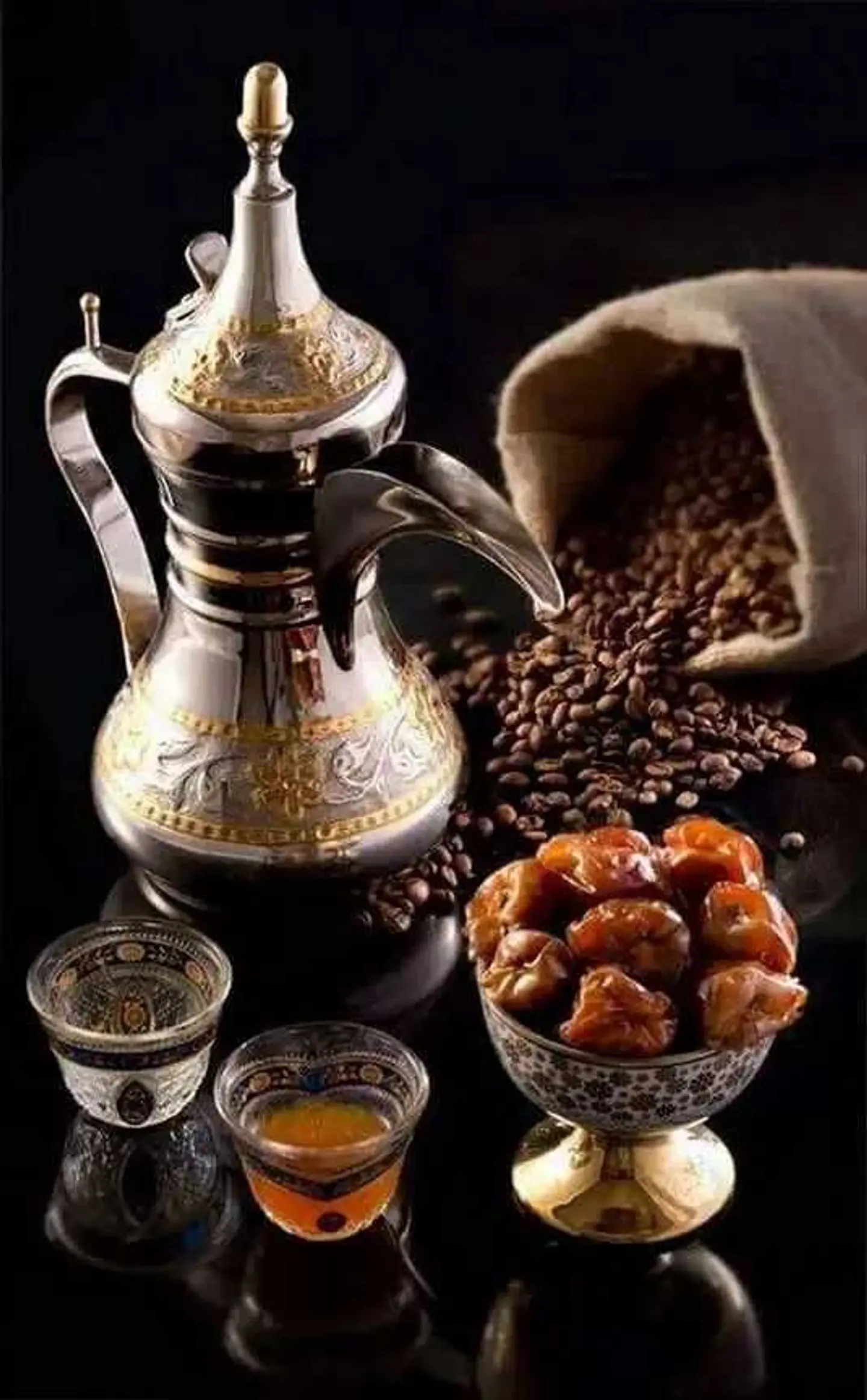 قهوة سعودية فاخرة + تمر