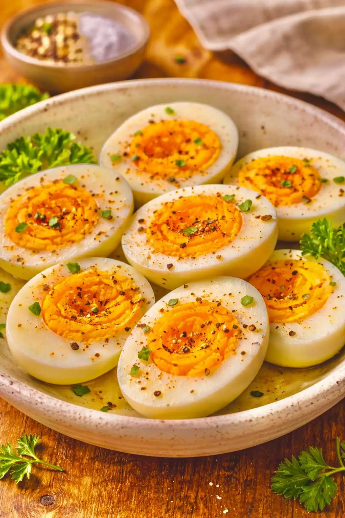 بيض مسلوق مع بهارات خاصة