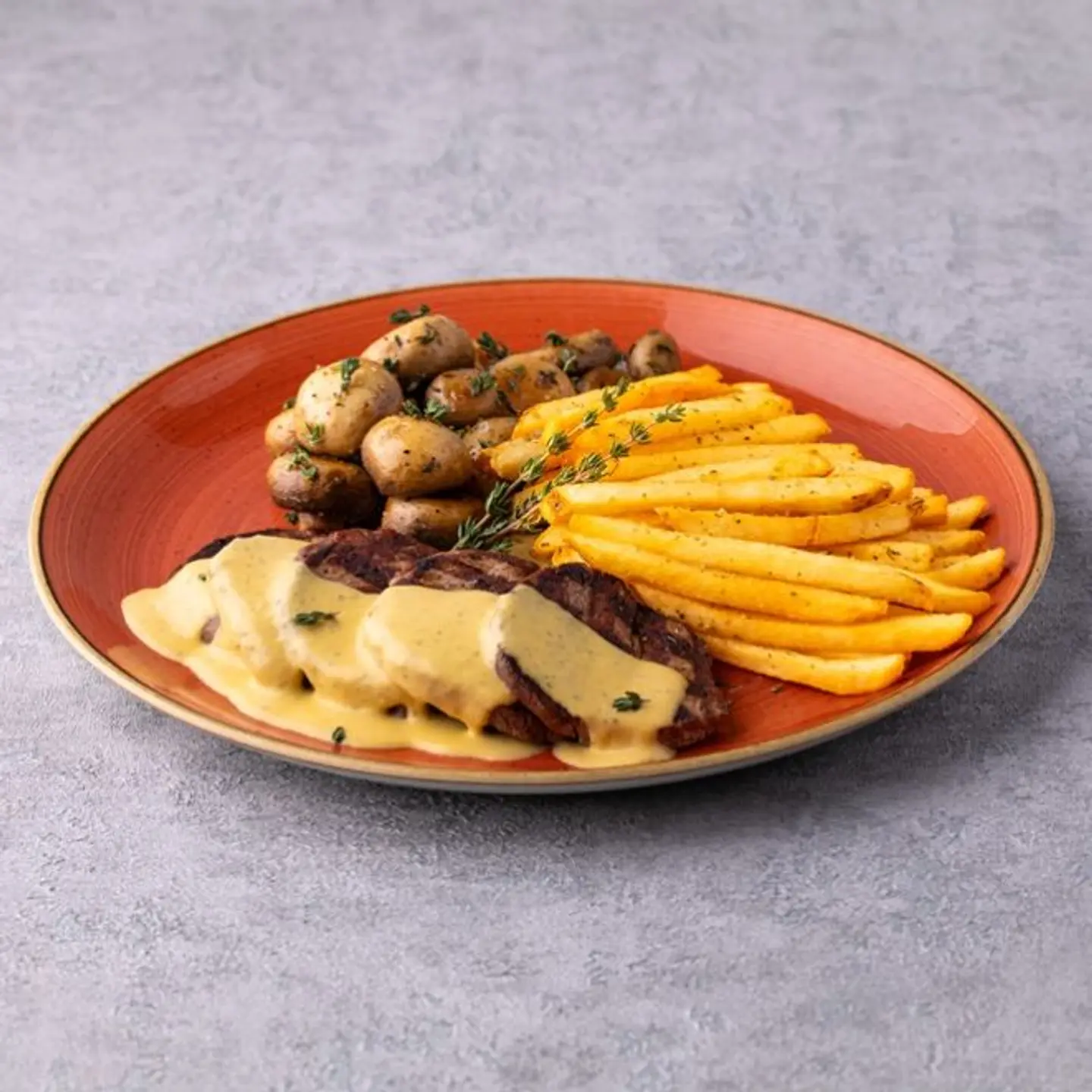 شريحة لحم مشوية و بطاطس مقلية