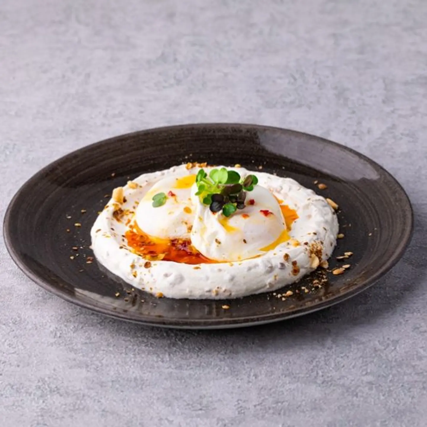 لبنة وبيض على الطريقة التركية